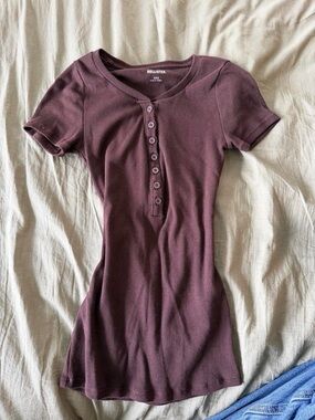 Hollister Brown short sleeve y2k Henley